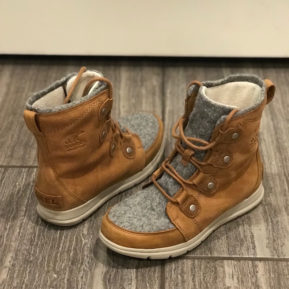 SOLD SOREL waterproof boots size 8.5